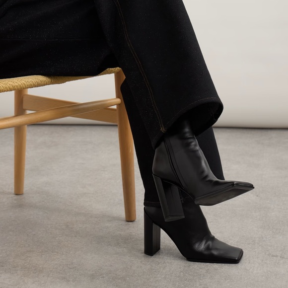 ALAIA (NWOT) Square Ankle Boots in Calfskin EU 40 in Black - Picture 5 of 16